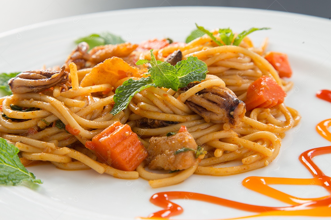 Prato de comida Espaguete com molho