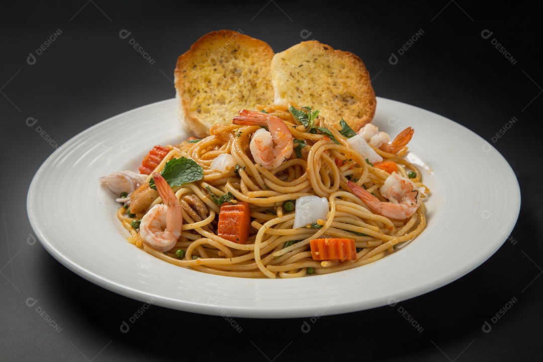 Prato de comida Espaguete com molho