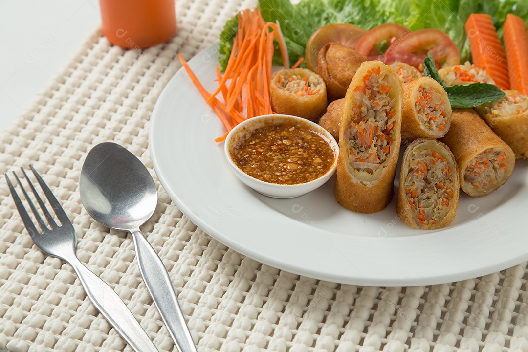 Deliciosos rolinhos primavera vegetarianos