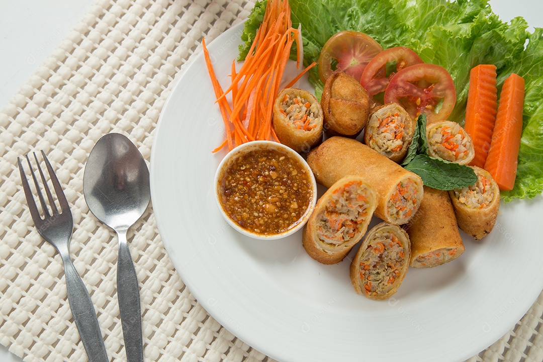 Deliciosos rolinhos primavera vegetarianos