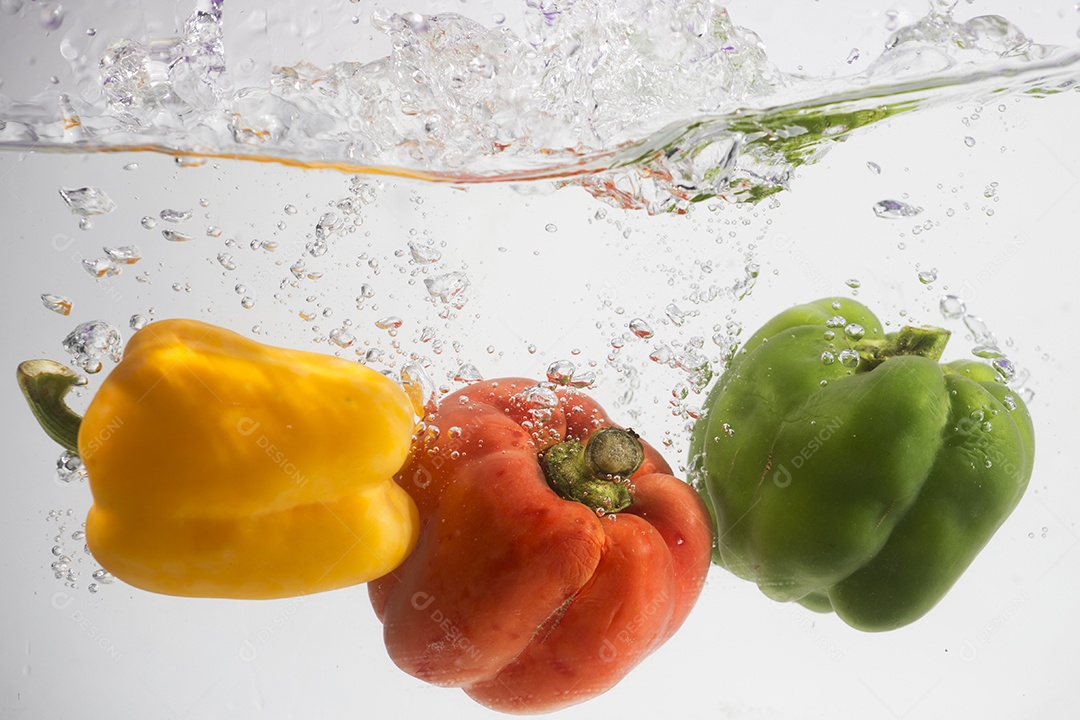 Legumes espirrar água