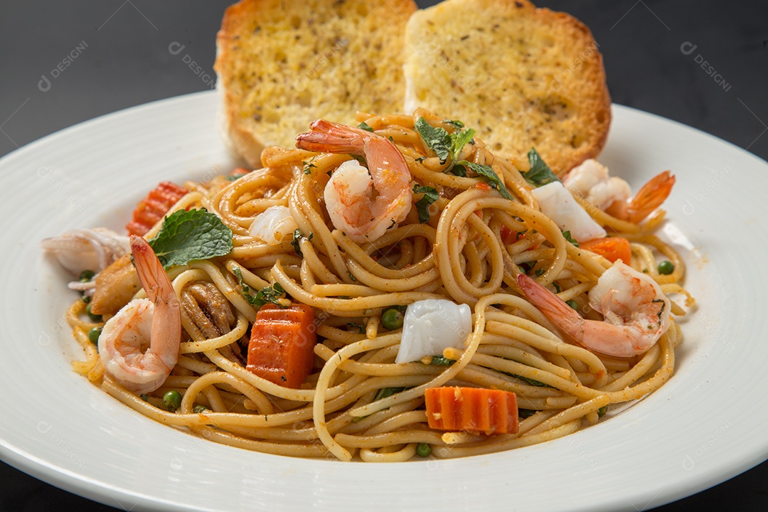 Prato de comida Espaguete com molho