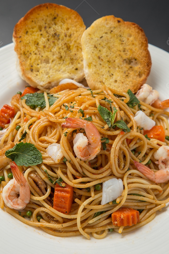 Prato de comida Espaguete com molho