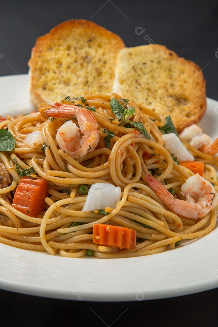 Prato de comida Espaguete com molho