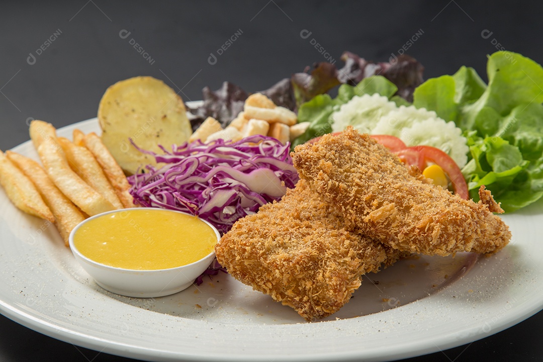 Prato de comida Peixe e batata frita