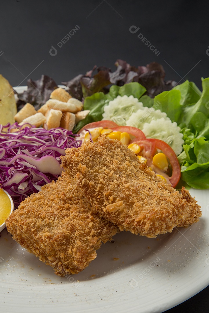 Prato de comida Peixe e batata frita