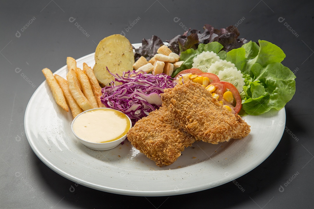 Prato de comida Peixe e batata frita