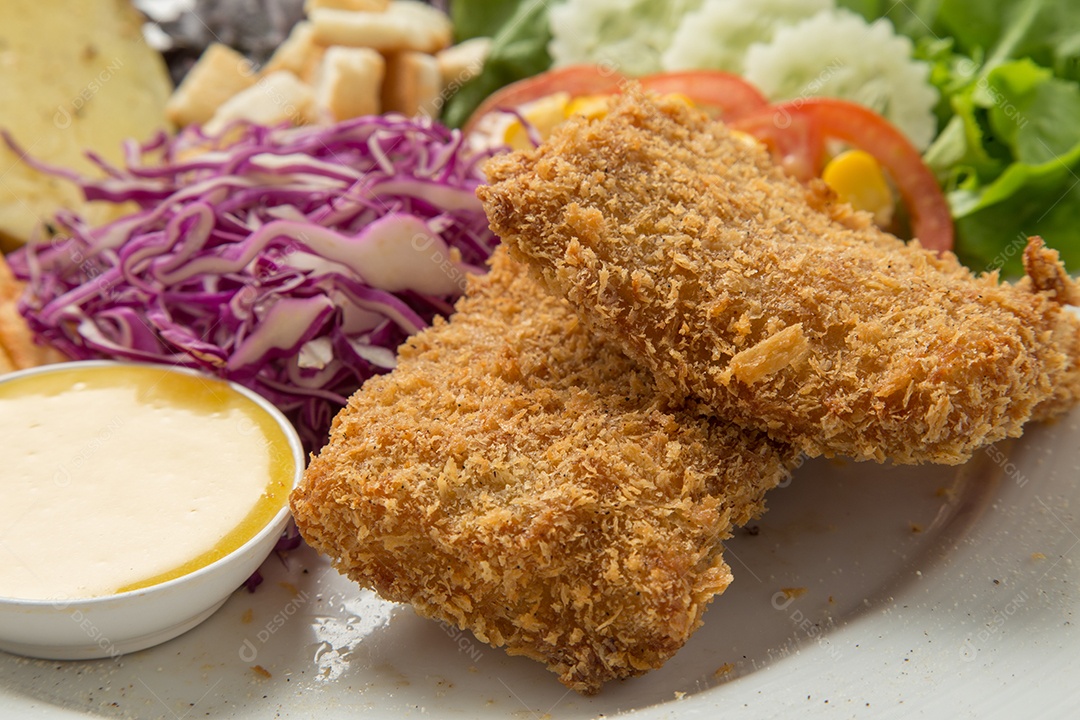 Prato de comida Peixe e batata frita