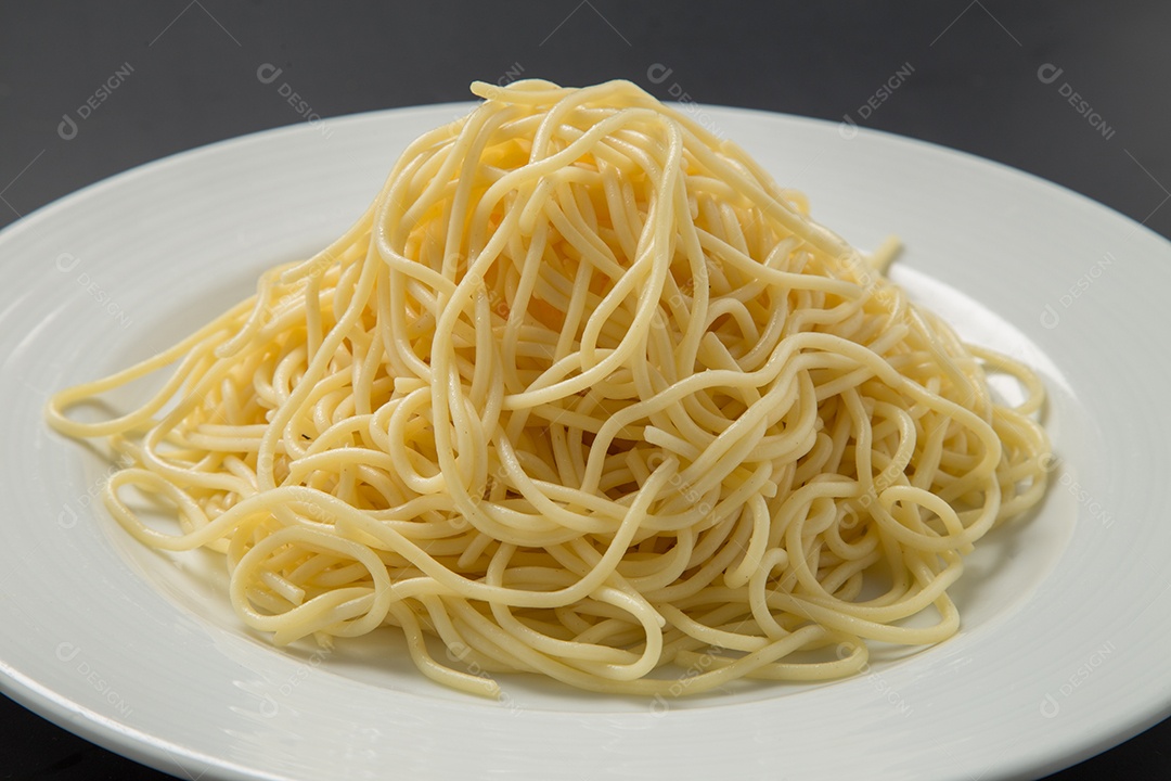 Prato de comida Espaguete com molho