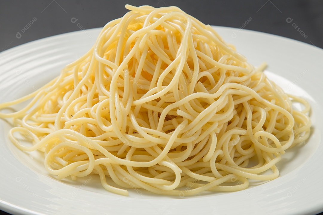 Prato de comida Espaguete com molho