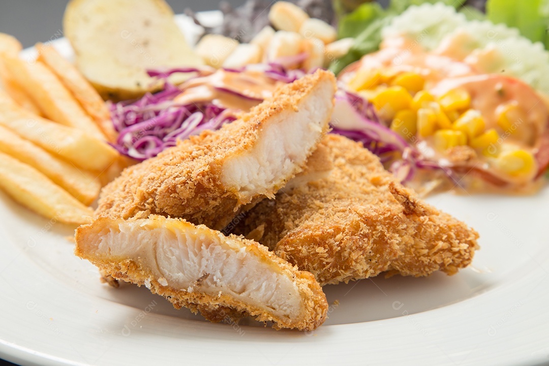 Prato de comida Peixe e batata frita