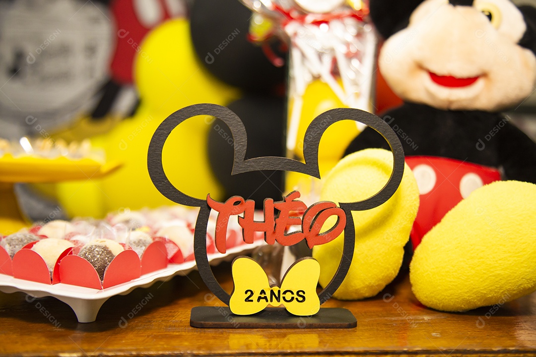 Doces sobre uma mesa de festa