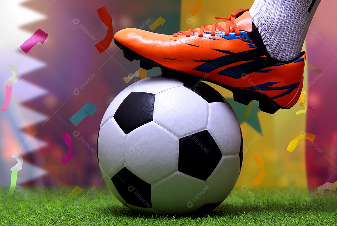 Competição da Copa do Futebol entre o Catar nacional e nacional