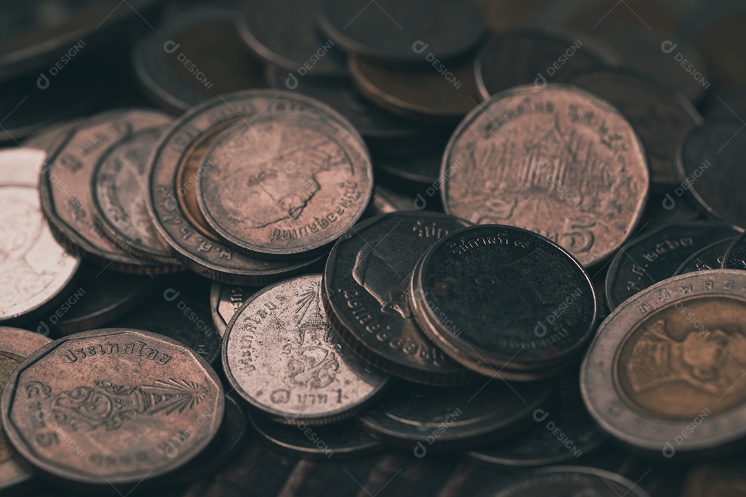 Conceito de investimento e juros de moedas de poupança, novo investimento