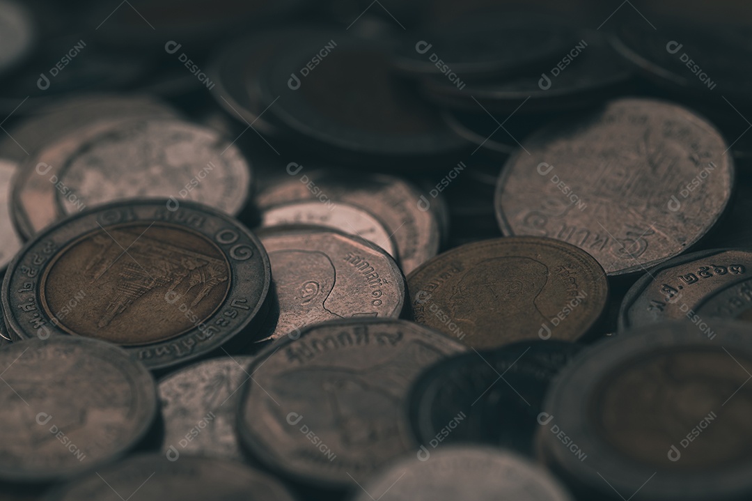 Conceito de investimento e juros de moedas de poupança, novo investimento