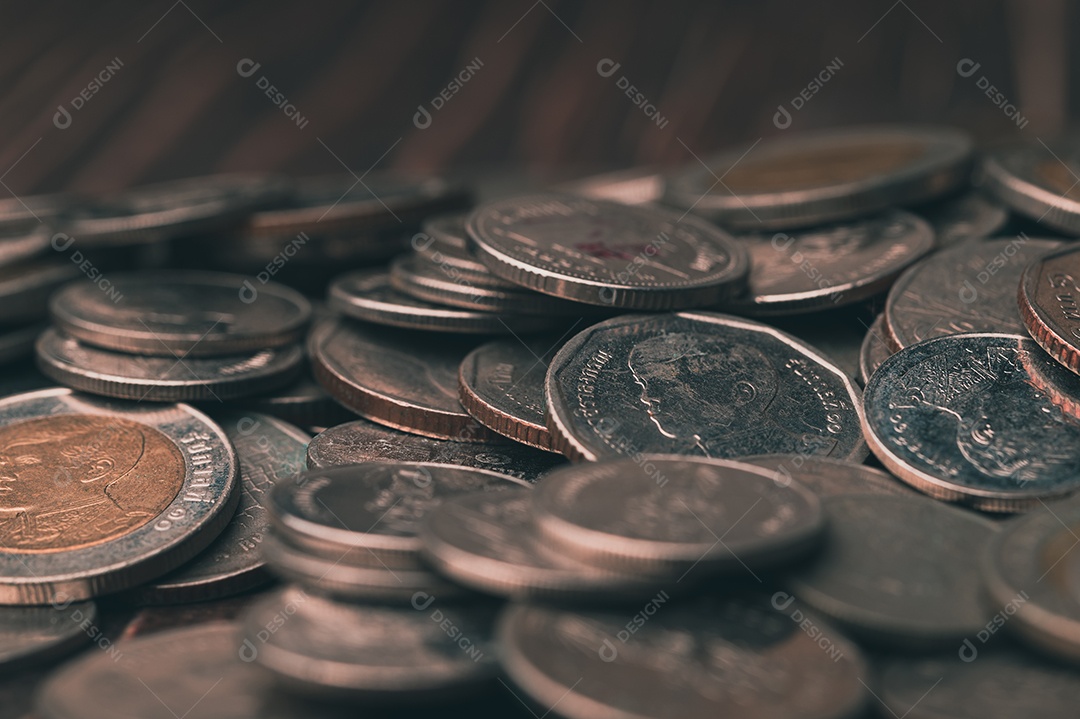 Conceito de investimento e juros de moedas de poupança, novo investimento