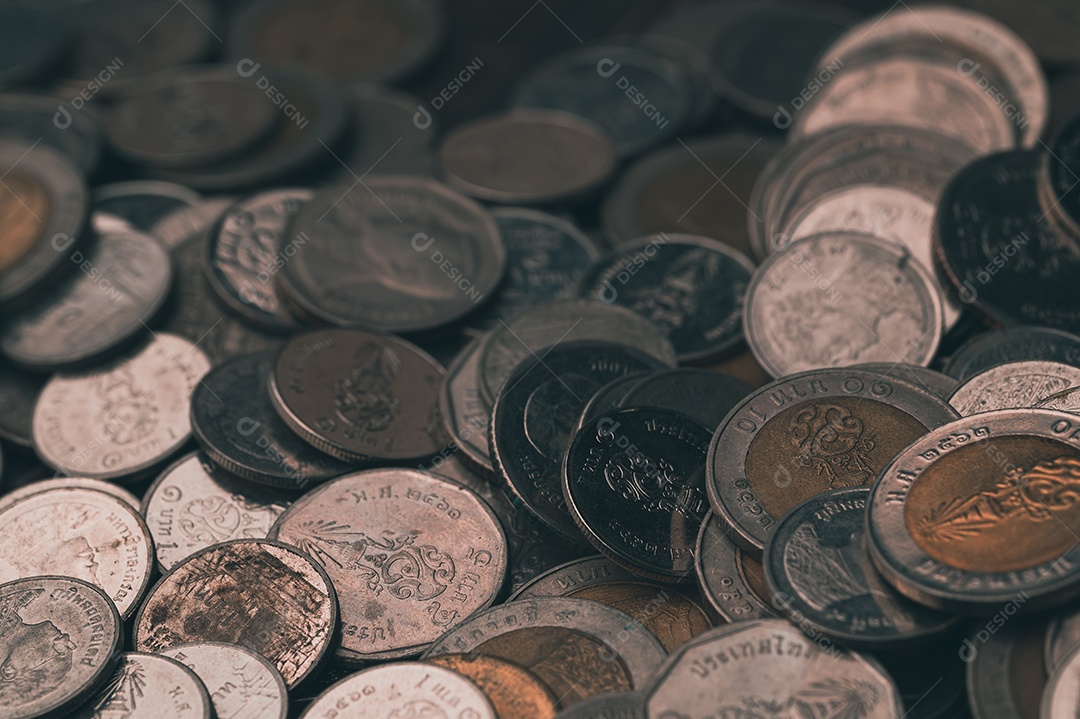 Conceito de investimento e juros de moedas de poupança, novo investimento