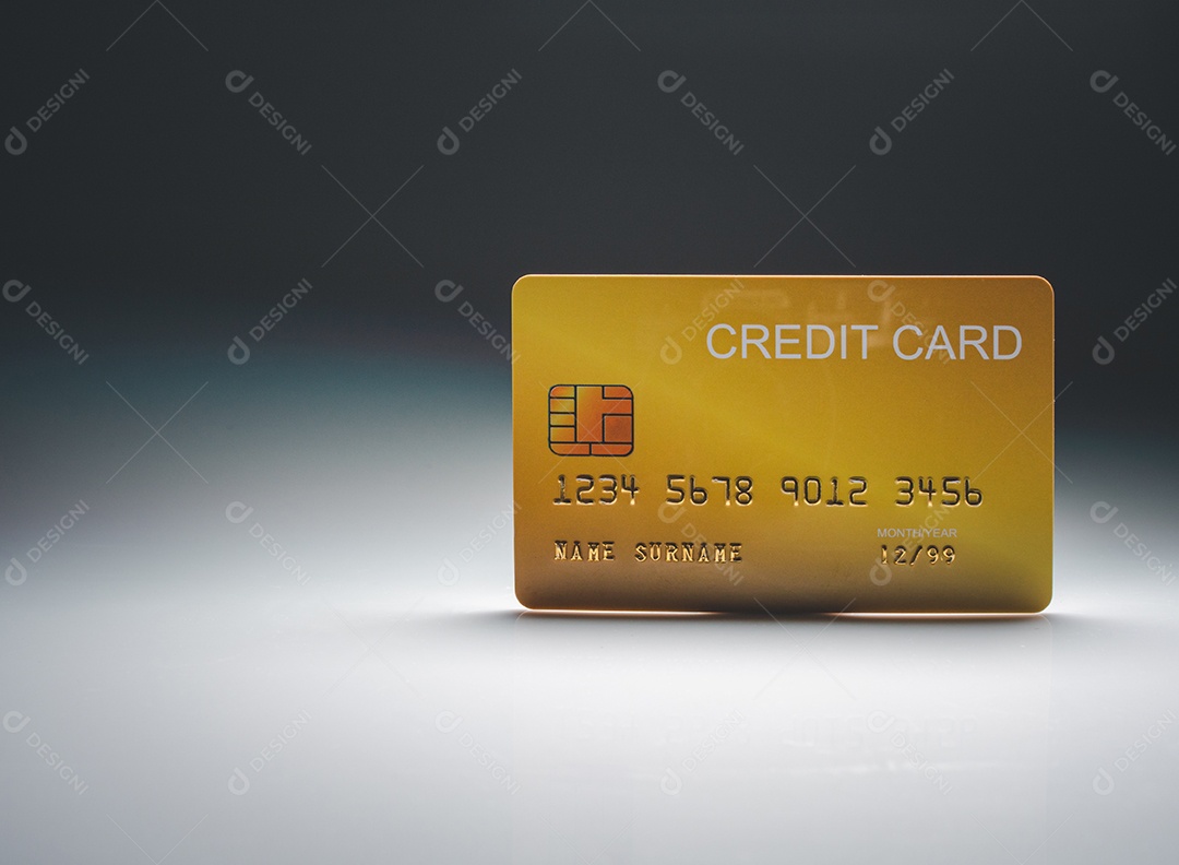 Cartão de crédito simulado isolado em fundo de luz e sombra.