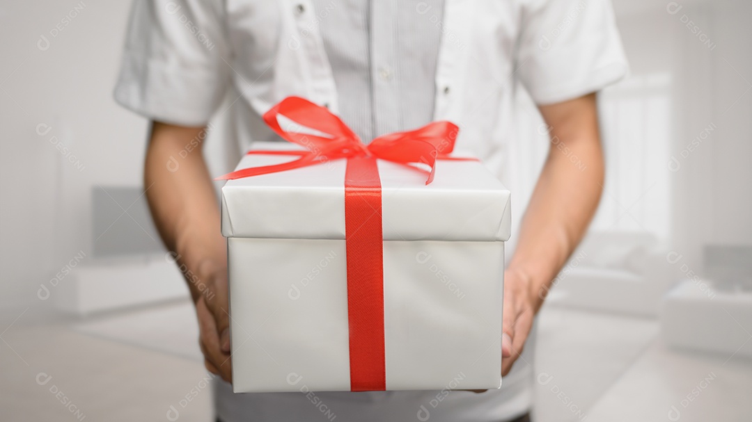 Dar presentes, Natal, Ano Novo, aniversários, casamentos, aniversários durante festivais