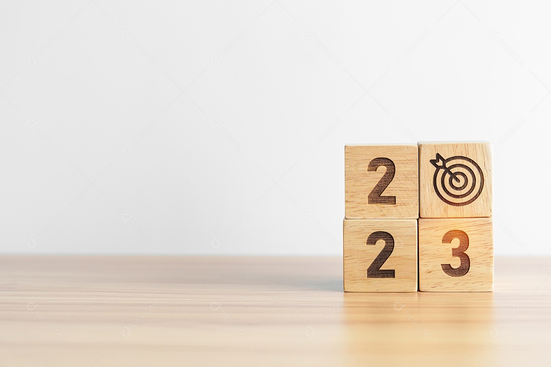 Block of 2023 with dartboard icon. Objective, target, resolution, strategy