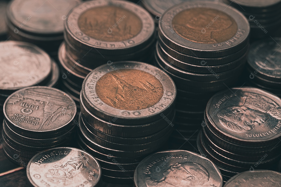 Conceito de investimento e juros de moedas de poupança, novo investimento