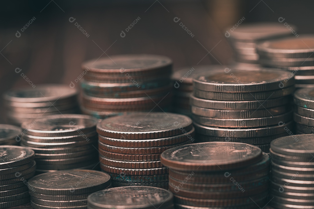 Conceito de investimento e juros de moedas de poupança, novo investimento