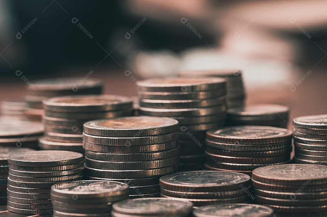 Conceito de investimento e juros de moedas de poupança, novo investimento