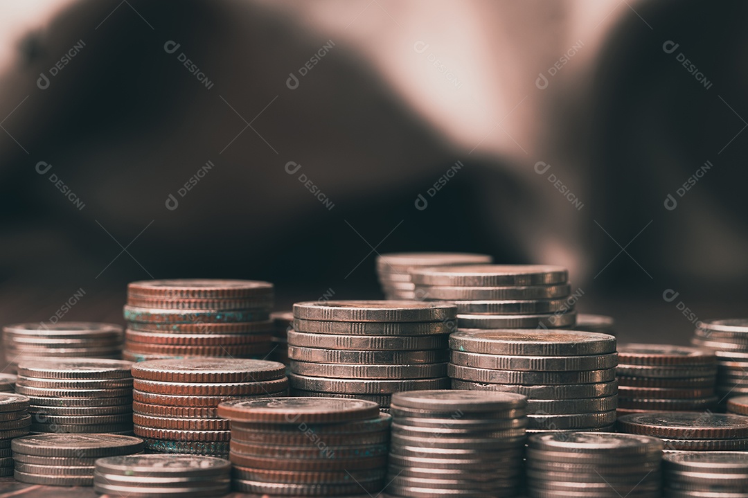 Conceito de investimento e juros de moedas de poupança, novo investimento