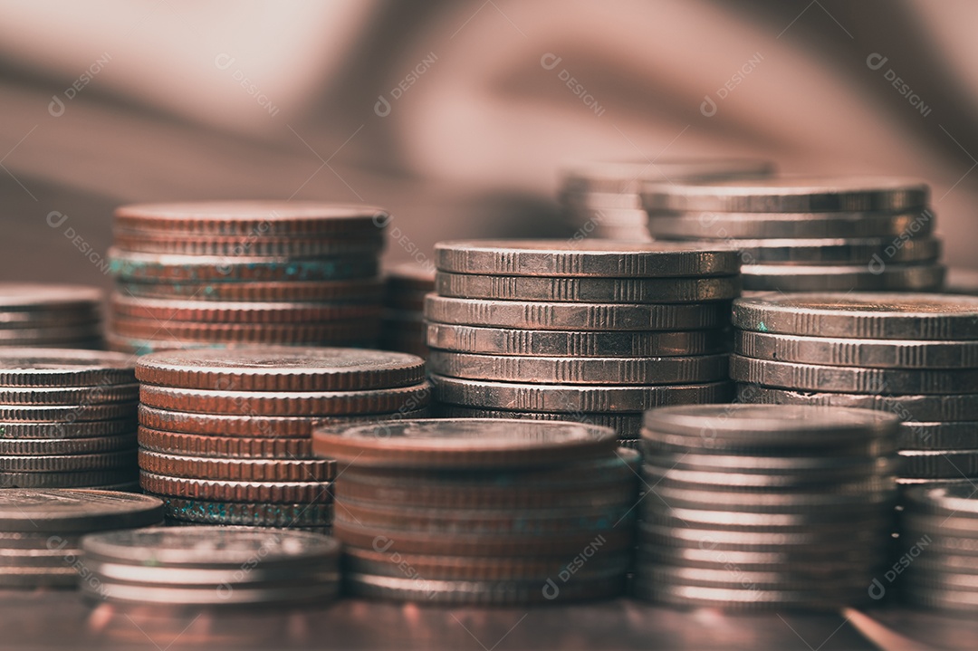 Conceito de investimento e juros de moedas de poupança, novo investimento