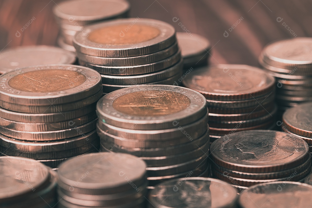 Conceito de investimento e juros de moedas de poupança, novo investimento