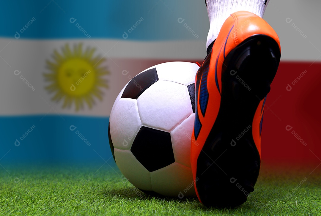 Competição da Copa de Futebol entre a Argentina nacional e a Polônia nacional.