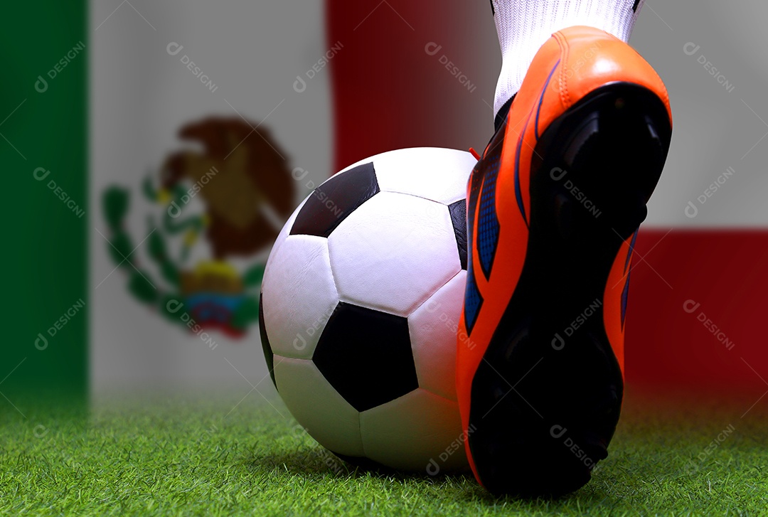 Competição da Copa de Futebol entre o México nacional e a Polônia nacional.