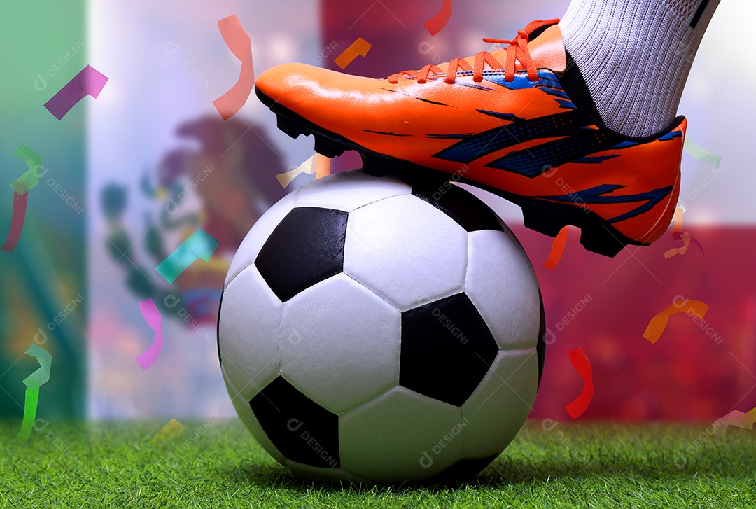 Competição da Copa de Futebol entre o México nacional e a Polônia nacional.