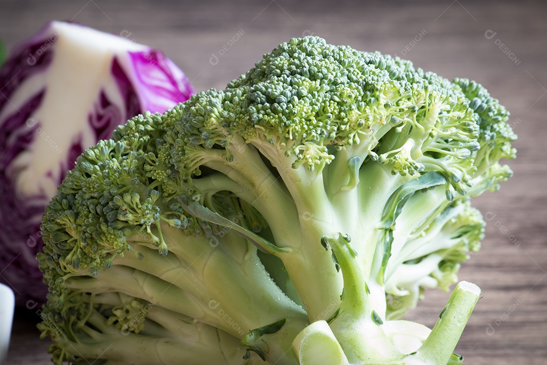 Comida saudável de brócolis fresco verde.
