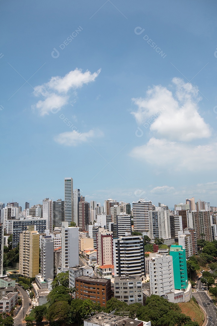 Vista do horizonte de edifícios na cidade de Salvador, Bahia, Brasil