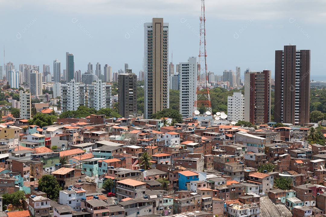 Vista do horizonte de edifícios na cidade de Salvador, Bahia, Brasil