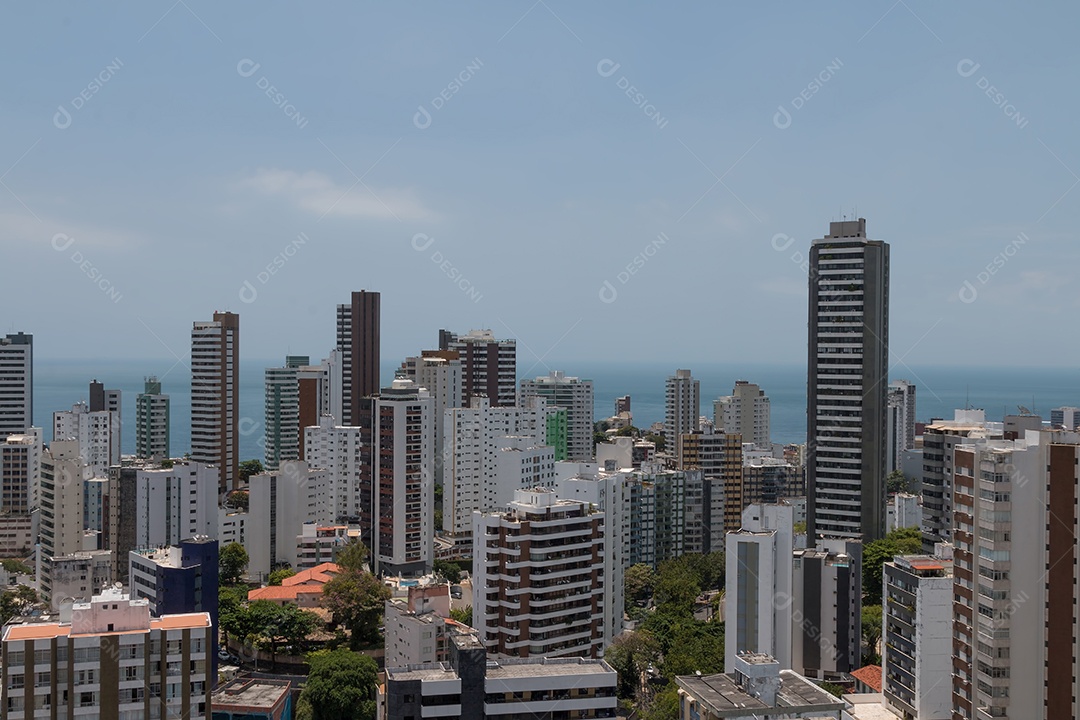 Vista do horizonte de edifícios na cidade de Salvador, Bahia, Brasil