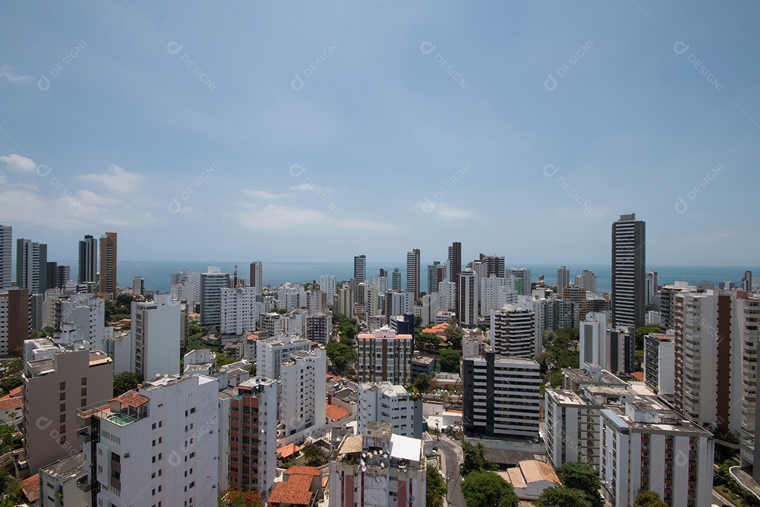 Vista do horizonte de edifícios na cidade de Salvador, Bahia, Brasil