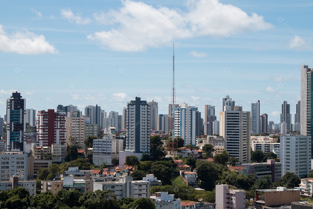 Vista do horizonte de edifícios na cidade de Salvador, Bahia, Brasil