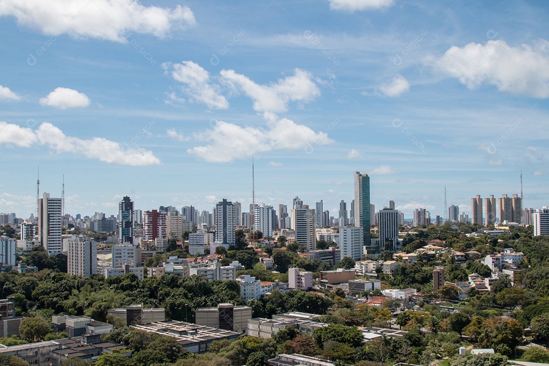 Vista do horizonte de edifícios na cidade de Salvador, Bahia, Brasil