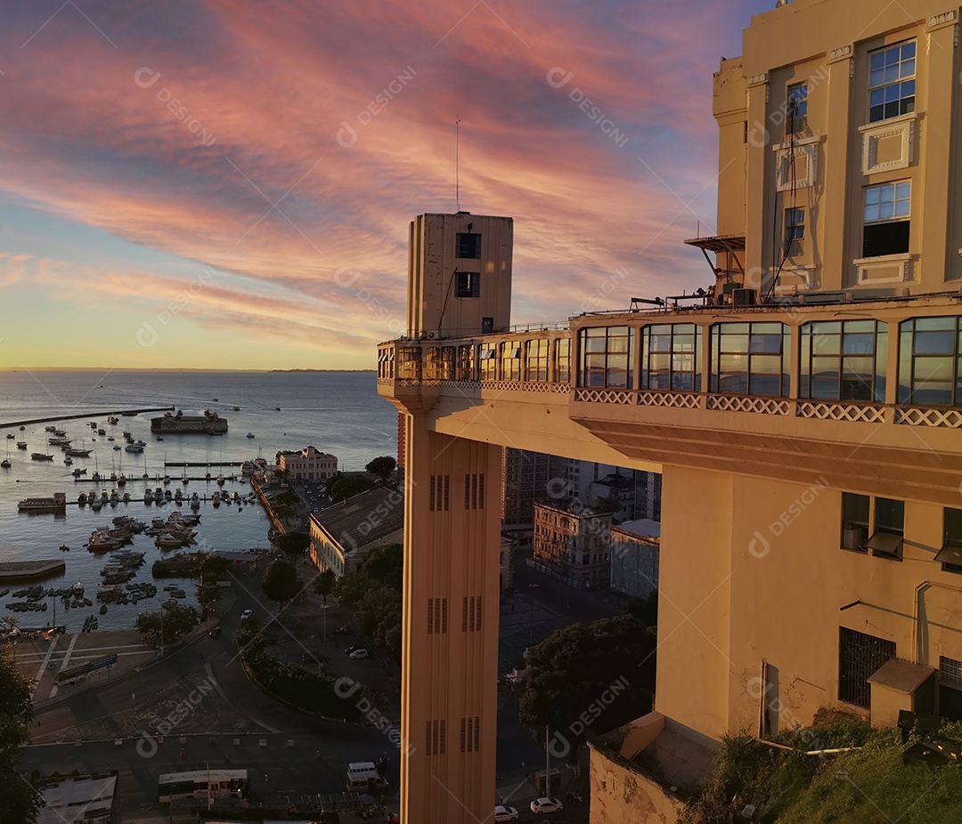 Vista do pôr do sol do Elevador Lacerda Salvador Bahia Brasil.