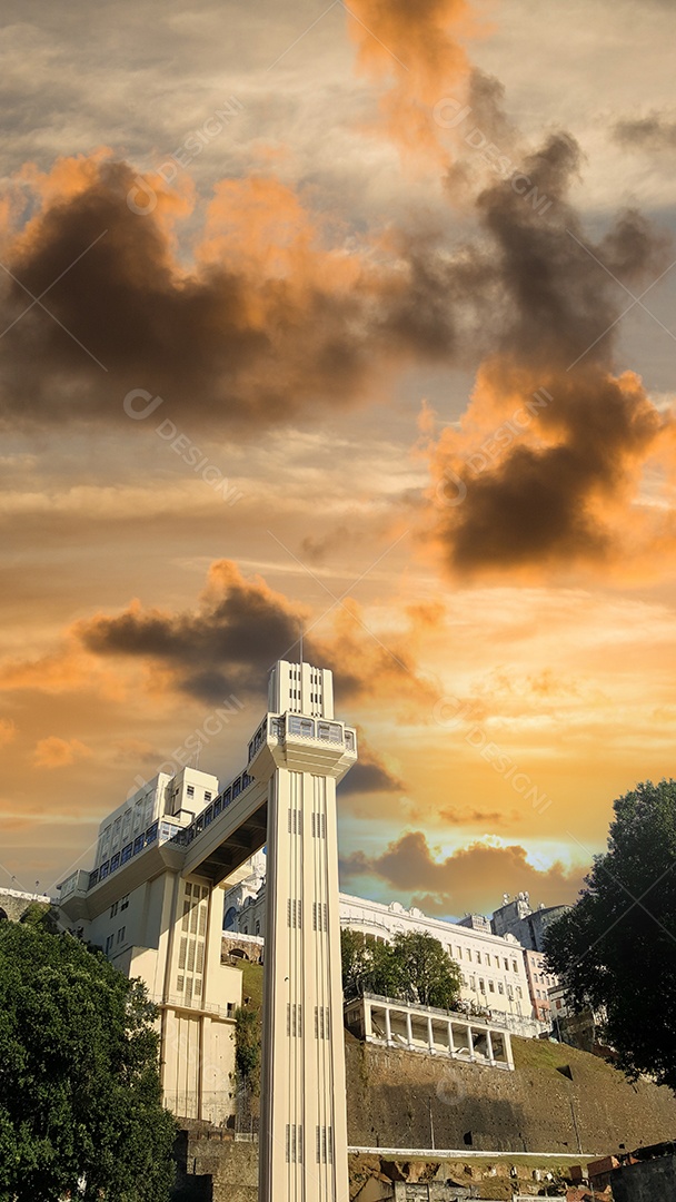 Vista do pôr do sol do Elevador Lacerda Salvador Bahia Brasil.