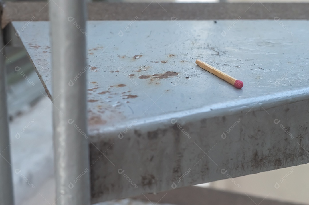 Fósforo vermelho com luz natural, Conceito de ignição ou iniciação.