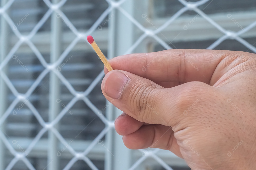 Fósforo vermelho com luz natural, Conceito de ignição ou iniciação.
