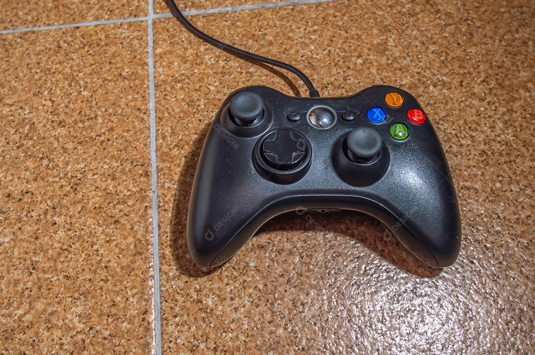 Xbox 360 controller, game console.
