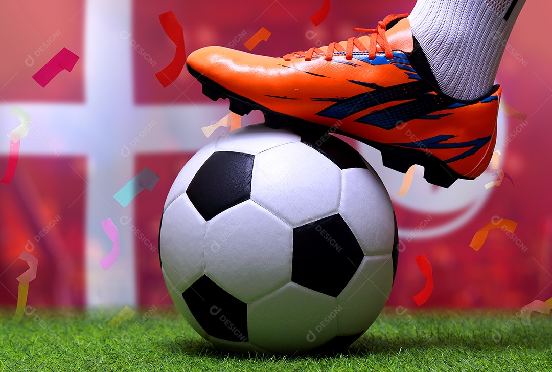 Competição da Copa de Futebol entre a Dinamarca nacional e a Tunísia nacional.