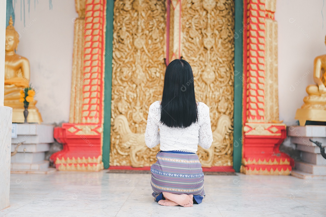 Thai woman dressed in traditional Thai costume