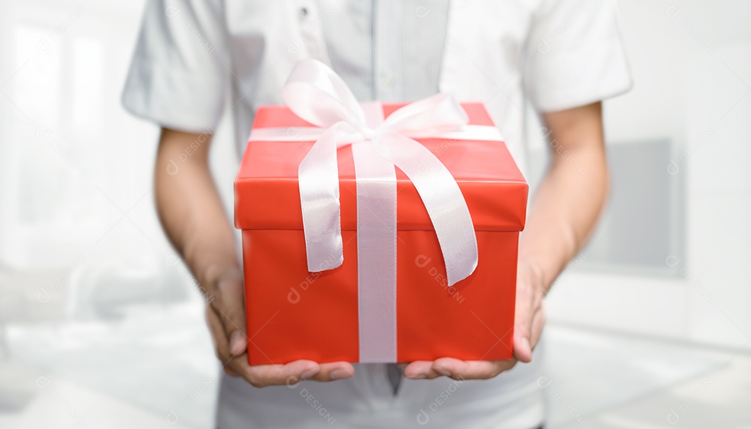 Dar presentes, Natal, Ano Novo, aniversários, casamentos, aniversários durante festivais