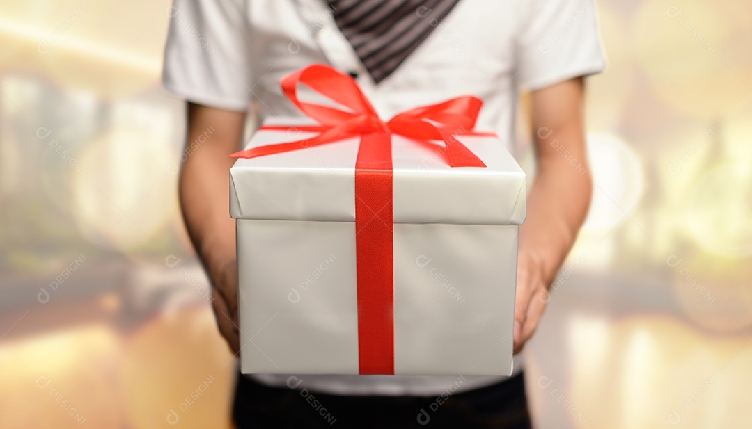 Dar presentes, Natal, Ano Novo, aniversários, casamentos, aniversários durante festivais