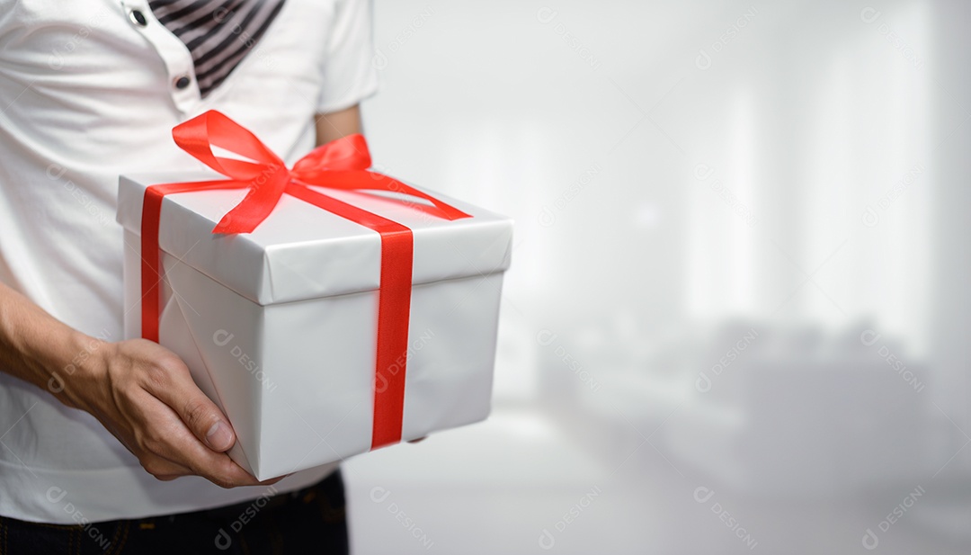 Dar presentes, Natal, Ano Novo, aniversários, casamentos, aniversários durante festivais